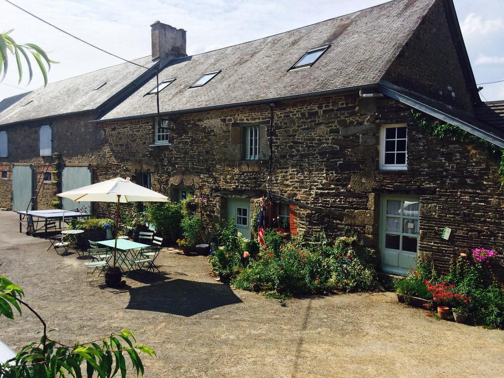 Bed and Breakfast Ferme De La Gortiere Le Teilleul Exterior foto