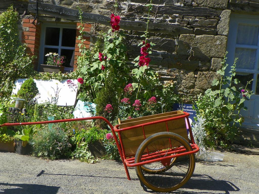 Bed and Breakfast Ferme De La Gortiere Le Teilleul Exterior foto